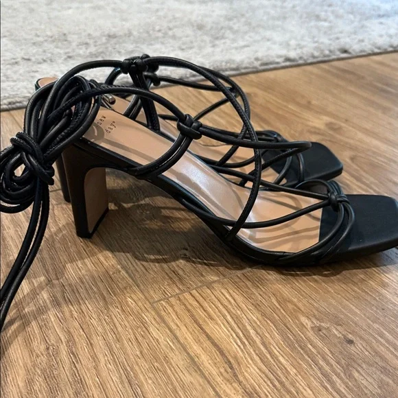A new day Elegant Black Strappy Women's Heels - 11 - Picture 4 of 6